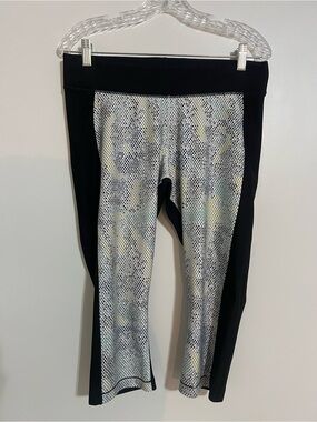 Under Armour Black and White Patterned Capri Leggings
